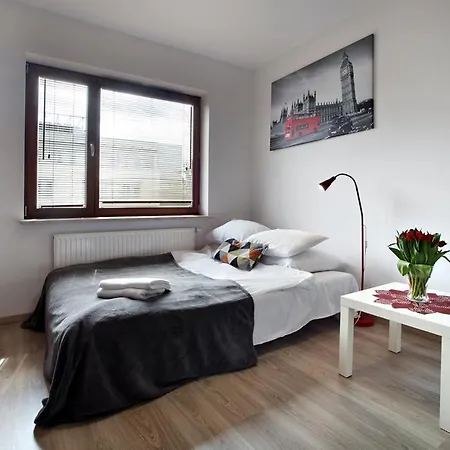 Airport Okecie Klobucka P&o Serviced *