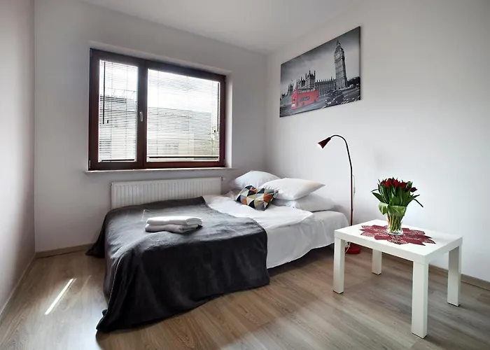 Airport Okecie Klobucka P&o Serviced *